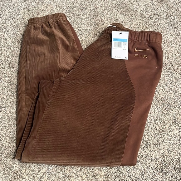 Nike Pants - NWT Nike joggers size medium